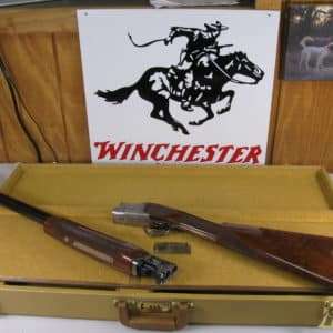 7837 winchester 101 pigeon xtr featherweight 20 gauge 26 inch barrels ic/mod straight grip, vent rib ejectors, winchester butt pad, correct winchester case(dose have a broken latch), 2 white beads, quail and woodcock coin silver engraved receiver aa++fancy walnut, very hard configuration to find, 98% condition.