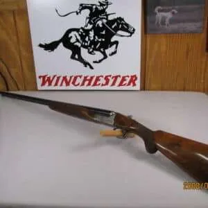 7850 winchester 23 pigeon xtr 20 gauge 26 inch barrels 2 3/4&3 inch chambers, ic/mod, round knob, vent rib, ejectors, winchester butt plate, rose and scroll coin silver engraved receiver, opens closes tight, bores bright shiny, 2 white bead, a+ walnut. excellent 98% condition, great configuration.
