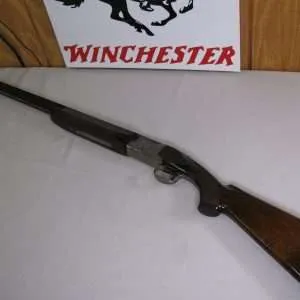 7886 winchester pigeon 20 gauge 27 inch barrels,skeet/skeet,ejectors, single select trigger, 2 white beads, the early good one with dark walnut and diamond tipped tools did the engraving, 100% all original, hard to find, a++fancy walnut, pistol grip, vent rib, coin silver rose and scroll engraved receiver,6.5 pounds, lop is factory 14 1/4 winchester butt plate.98%+ condition.