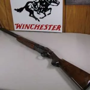 7889 winchester 101 field, 12ga, 26” barrels, sk/sk, 99%, tiger stripe forend, winchester butt plate, vent rib, ejectors, brass beads, early good one.
