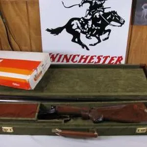 7906 winchester 23 heavy duck 12 gauge, 30 inch barrels full and full, all original, comes with the correct serialized box and a hard winchester green case! a true collectors gun. has a winchester pad, ejectors, single select trigger, solid rib, 2 white beads, 1987 mfg., aa+ fancy walnut, 99% condition, pistol grip with cap, gold trigger, only 500 mfg. and this is number 427. if you have been looking for a heavy duck this is the one for you!