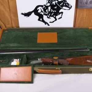7923 winchester 23 pigeon xtr 20 gauge, green hard case! with keys. has 28 inch barrels 2 ¾ & 3 inch chambers, m/f, 14 1/8 lop, round knob, vent rib, ejectors, winchester butt pad, rose and scroll coin silver engraved receiver, opens closes tight, bores bright shiny, 2 white bead, a+ walnut. 98% condition, great configuration.