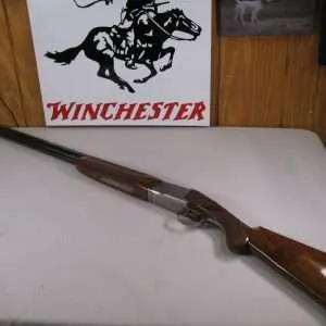 7942 winchester 101 pigeon lightweight 12 ga, 3” chambers, 28 “ barrels,, mod/full, round knob, vent rib, single selective trigger, winchester butt pad, aa+ fancy figured walnut, 98% condition, bores bright and shiny
